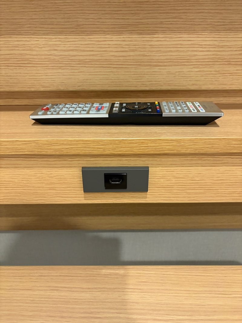 テレビ下
